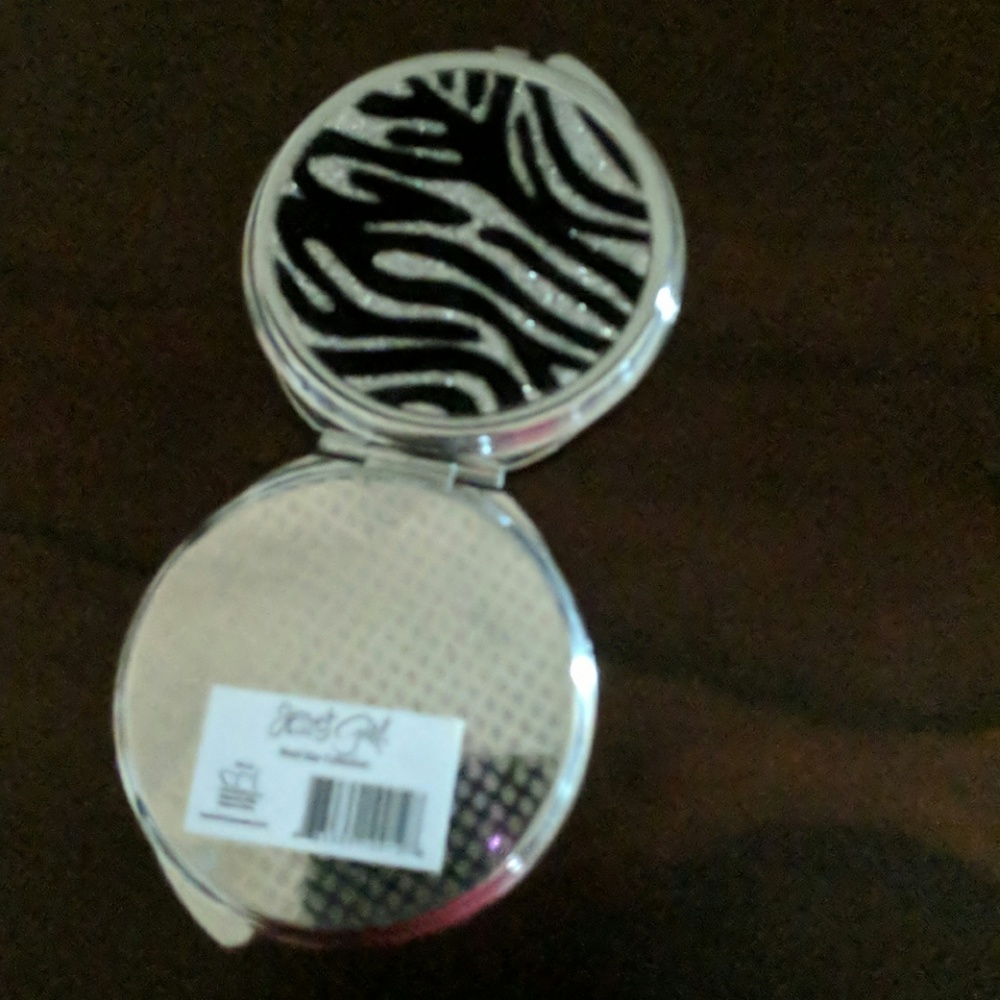 Compact mirror - Picture 2 of 3